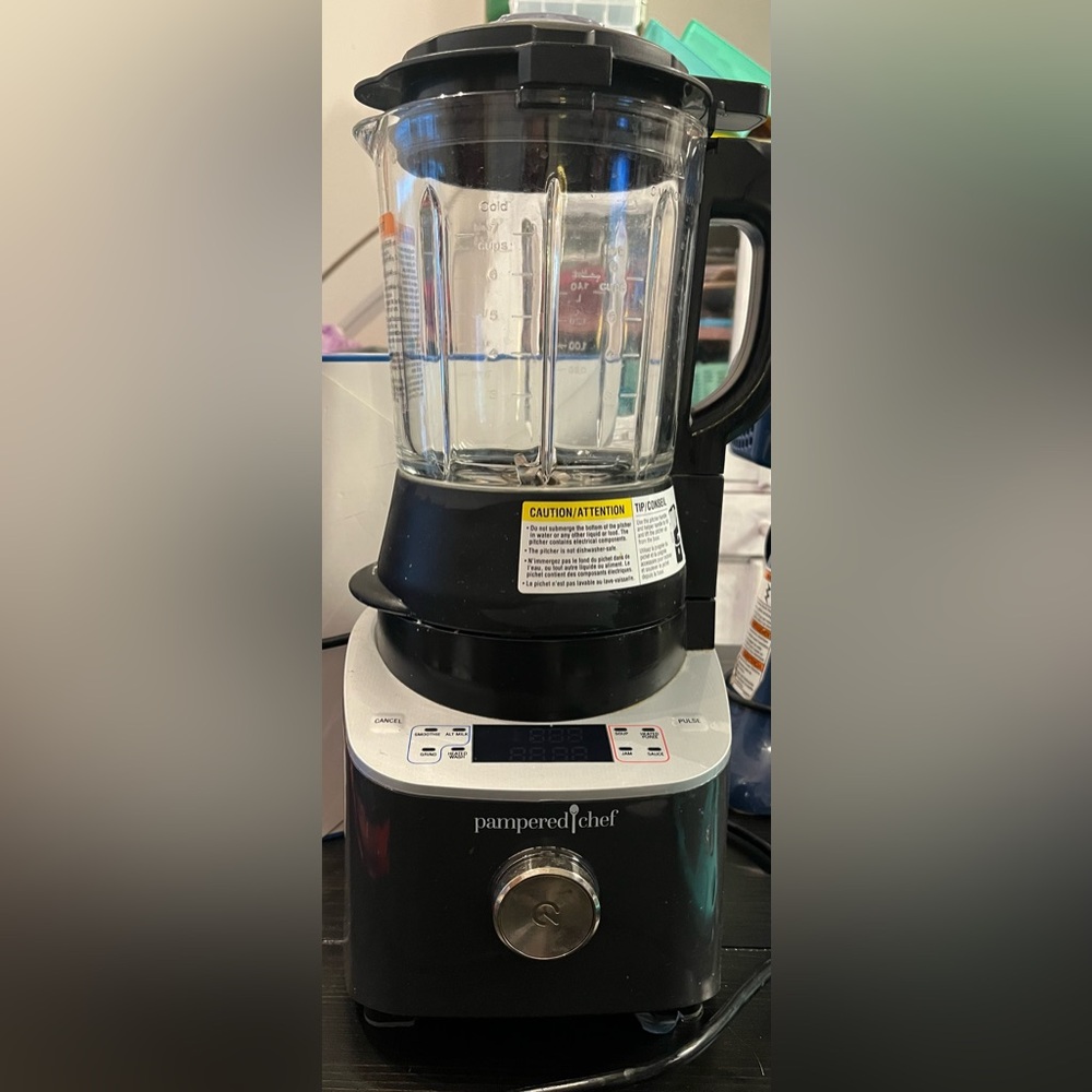 The Pampered Chef Black and Silver Blender